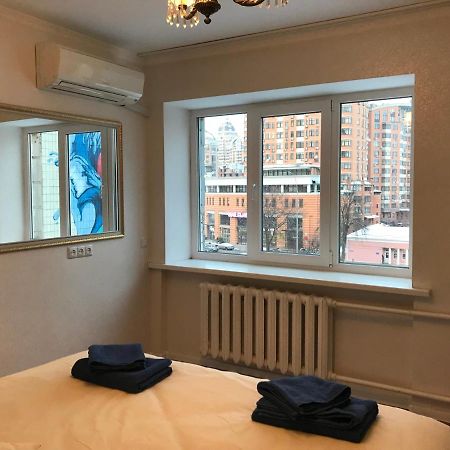 Sunny Apartment Overlooking The Royal Village Kiev Bagian luar foto