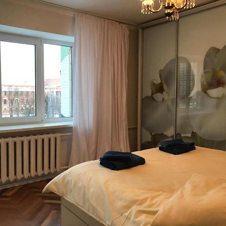 Sunny Apartment Overlooking The Royal Village Kiev Bagian luar foto