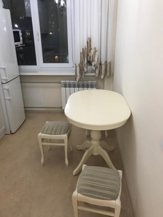 Sunny Apartment Overlooking The Royal Village Kiev Bagian luar foto