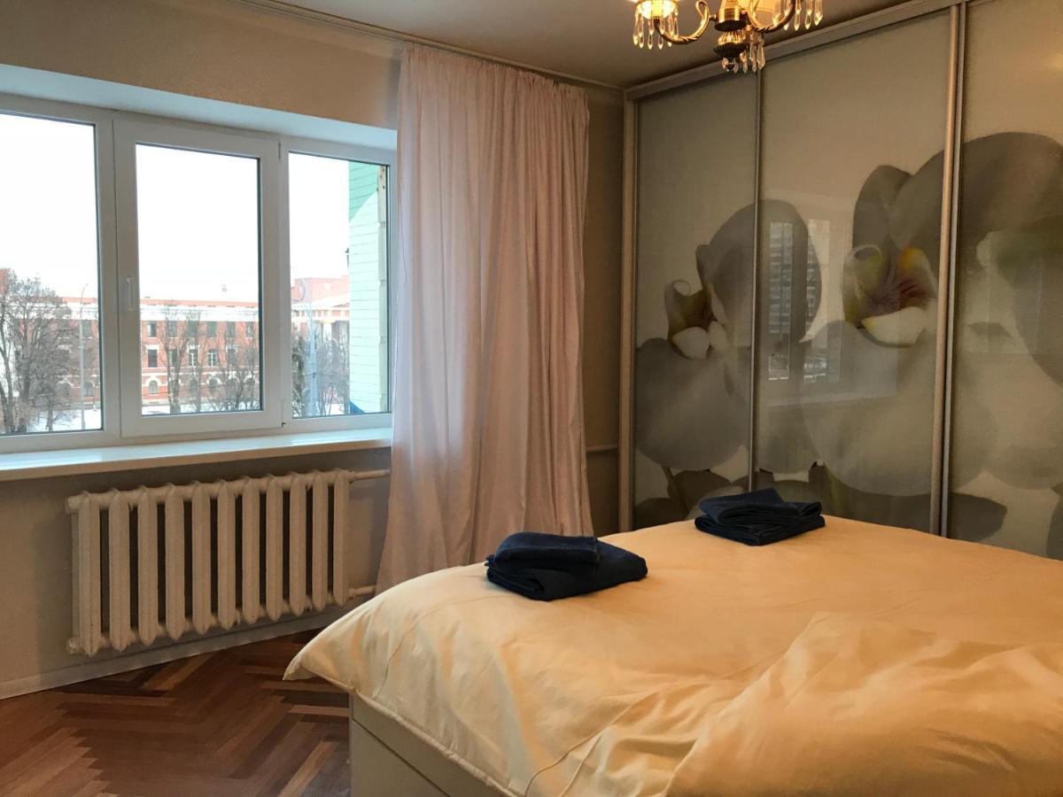 Sunny Apartment Overlooking The Royal Village Kiev Bagian luar foto