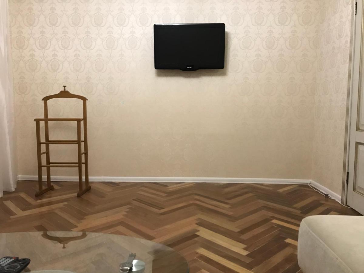 Sunny Apartment Overlooking The Royal Village Kiev Bagian luar foto